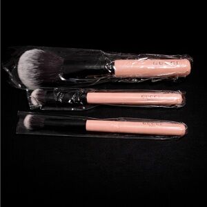 Gucci Beauty Travel Brush Set (3 Pieces) Pink Case NEW